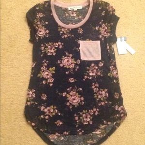 3/$20 🐱Wallflower Pink & Blue flowered top